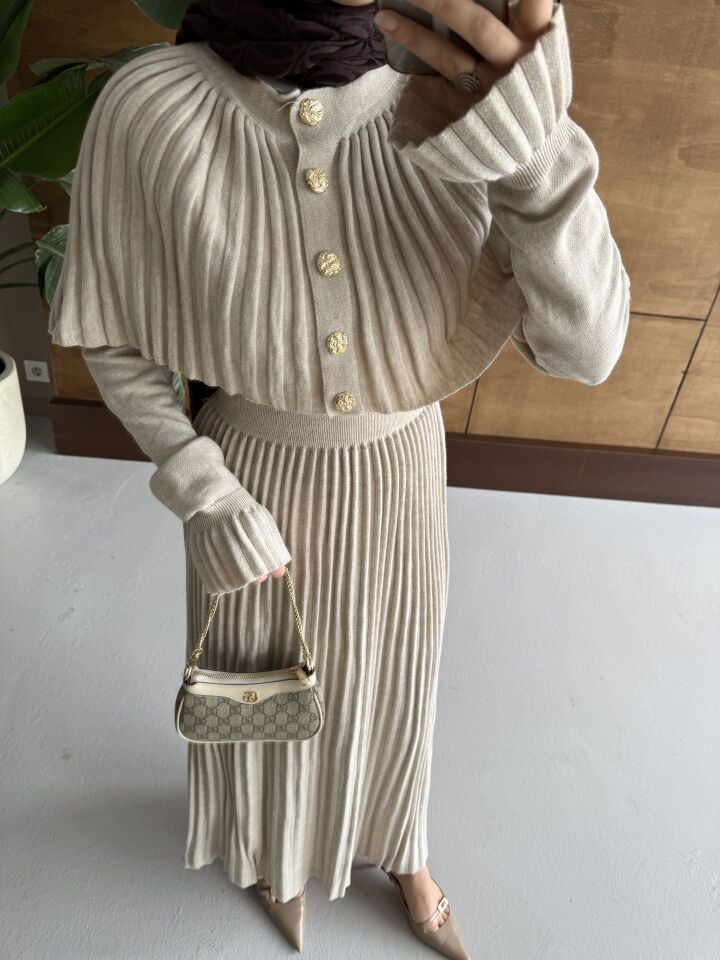 Pelerin Detaylı Triko Elbise Siyah