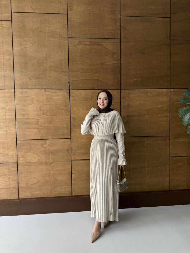 Pelerin Detaylı Triko Elbise Kahverengi