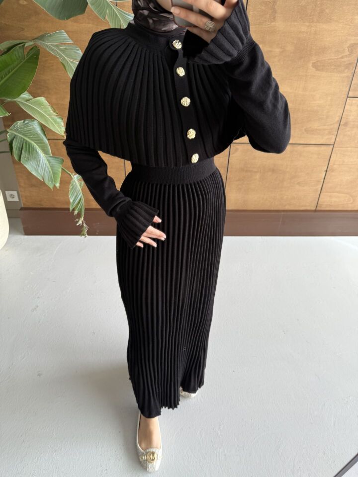 Pelerin Detaylı Triko Elbise Siyah