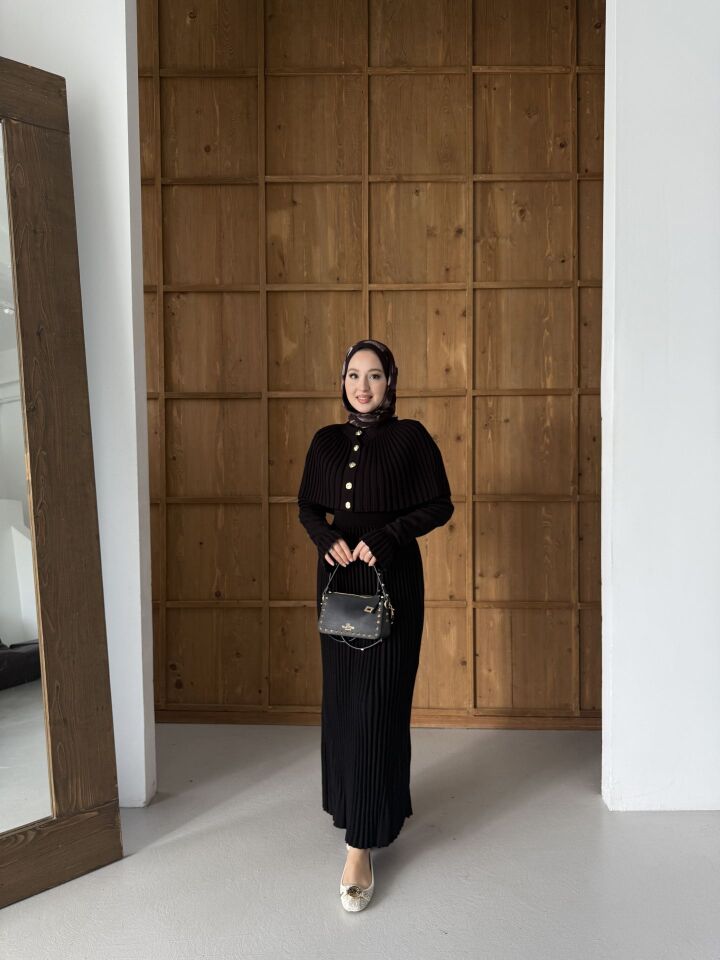 Pelerin Detaylı Triko Elbise Siyah