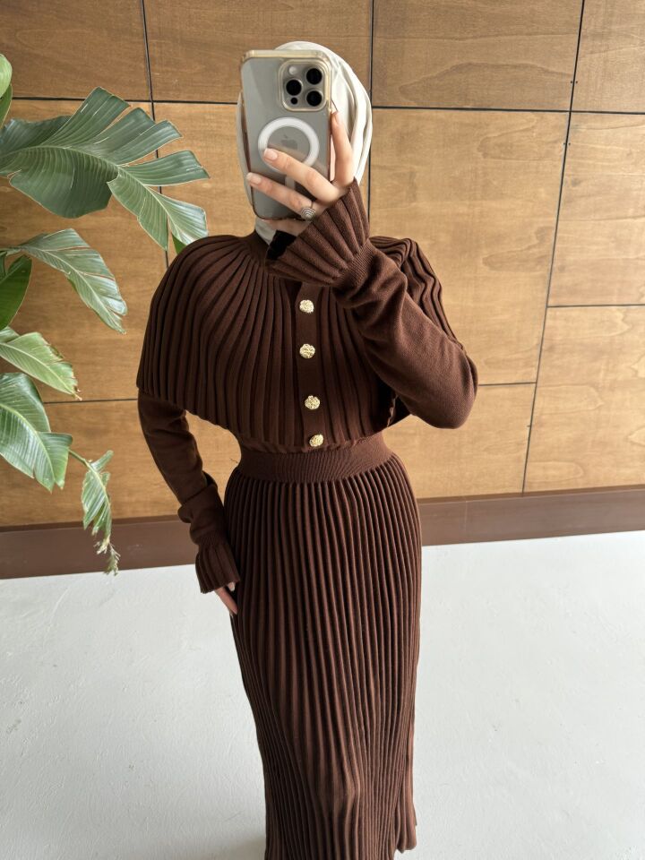 Pelerin Detaylı Triko Elbise Kahverengi