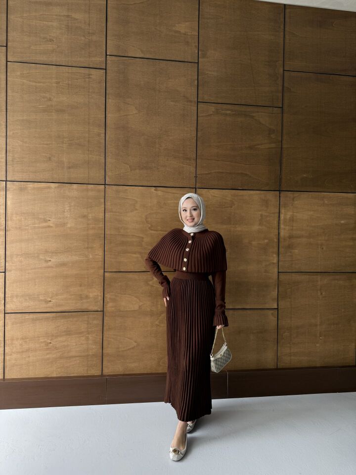 Pelerin Detaylı Triko Elbise Kahverengi