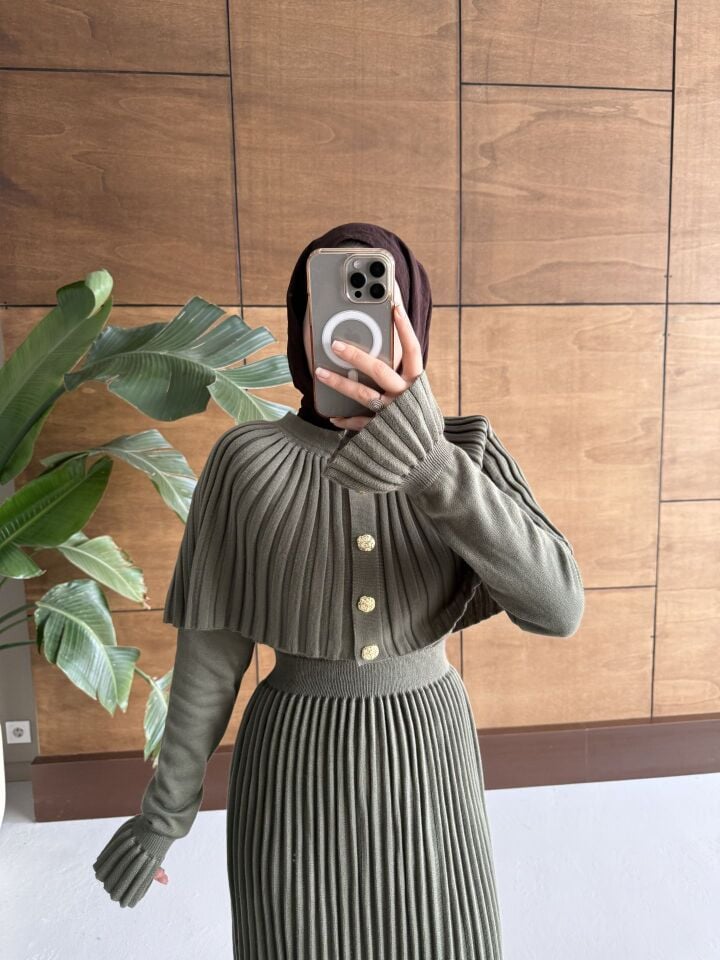 Pelerin Detaylı Triko Elbise Haki