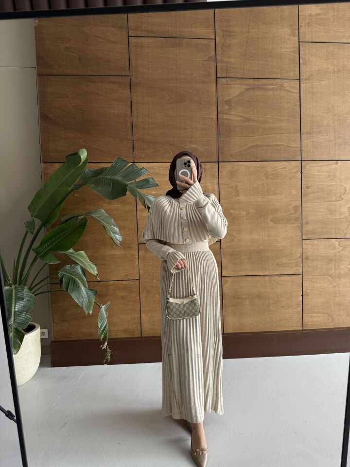 Pelerin Detaylı Triko Elbise Taş