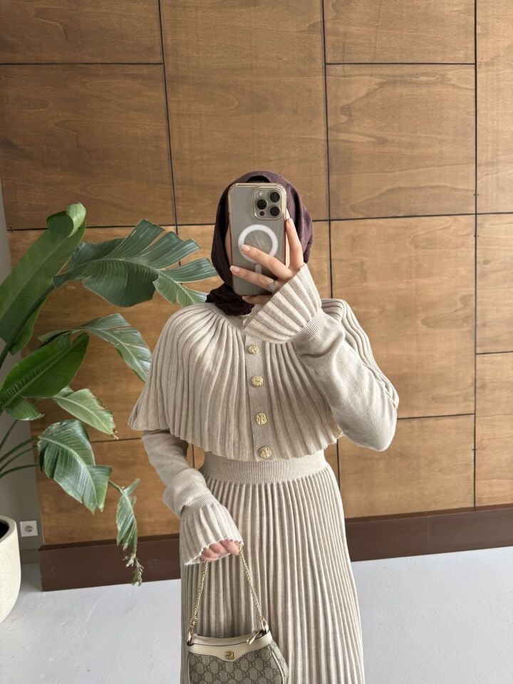 Pelerin Detaylı Triko Elbise Taş