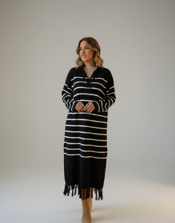 Püskül Detaylı Triko Elbise Siyah