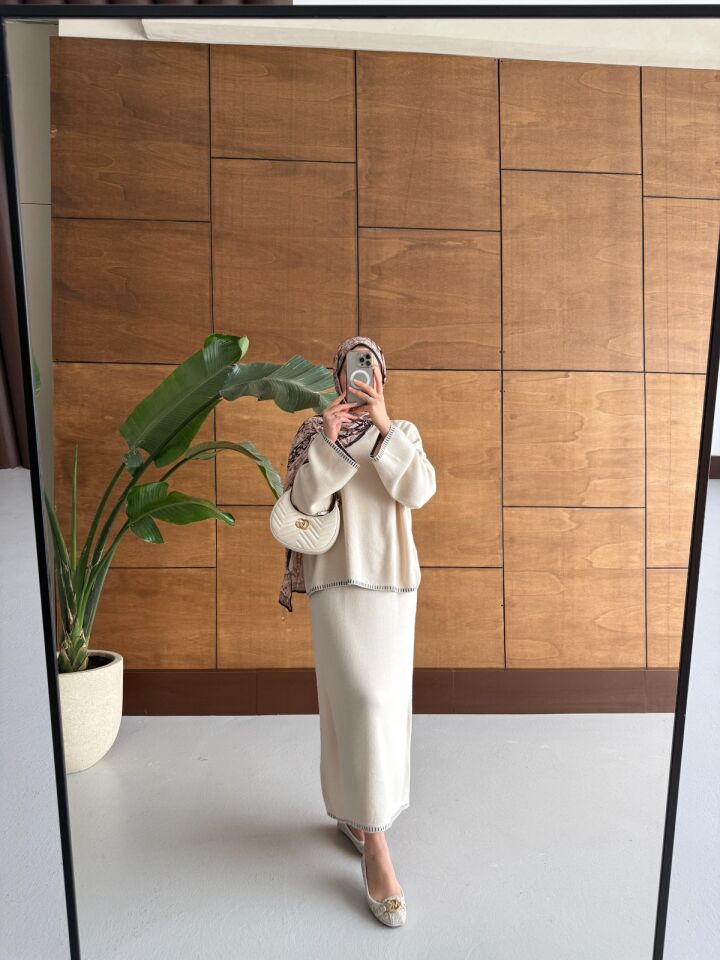 Çizgi Detaylı Etekli Takım L