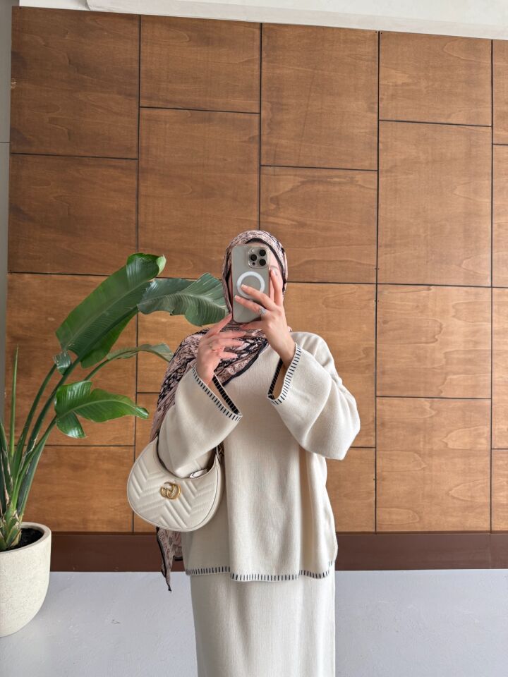 Çizgi Detaylı Etekli Takım L