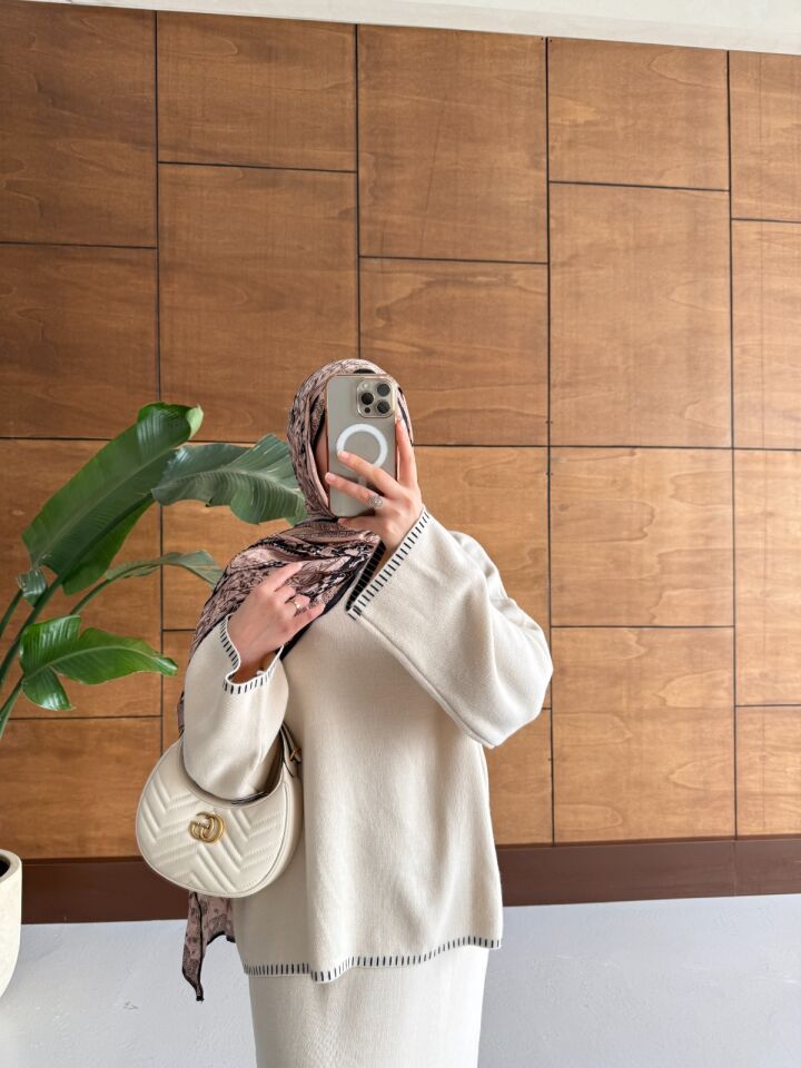 Çizgi Detaylı Etekli Takım L