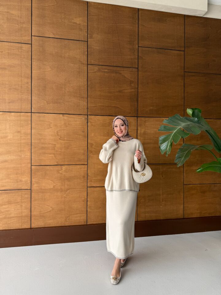 Çizgi Detaylı Etekli Takım L