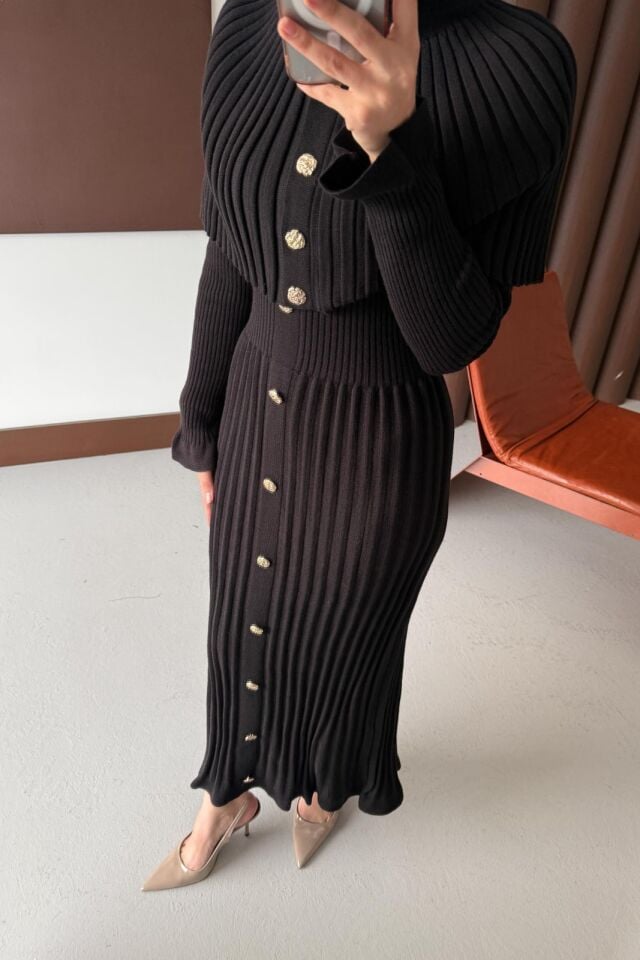 Düğme Detaylı Pelerinli Elbise Siyah