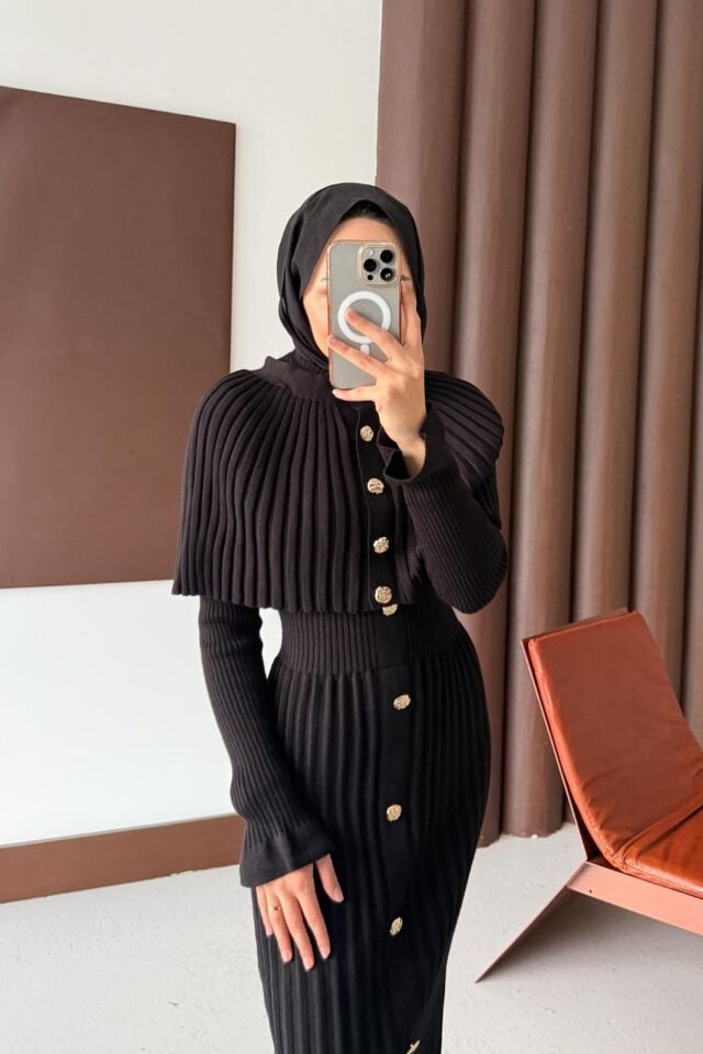 Düğme Detaylı Pelerinli Elbise Siyah