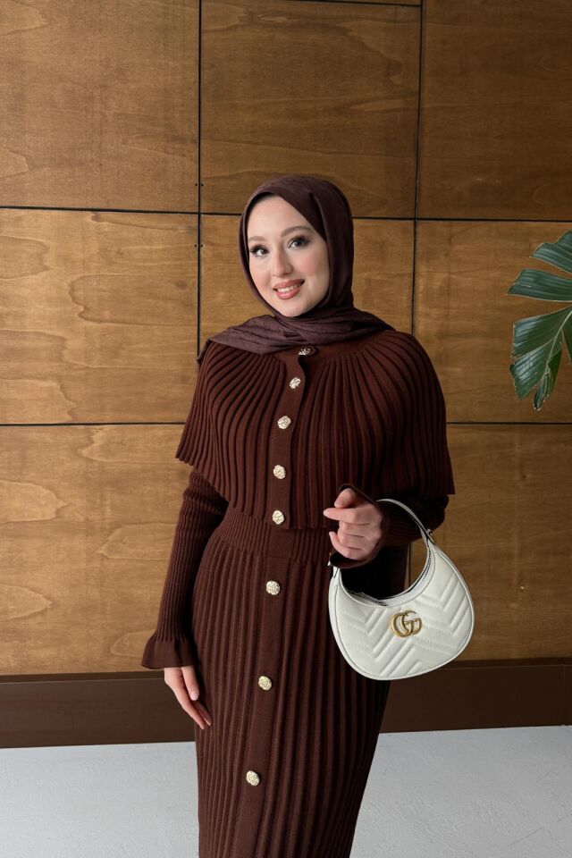 Düğme Detaylı Pelerinli Elbise Kahverengi