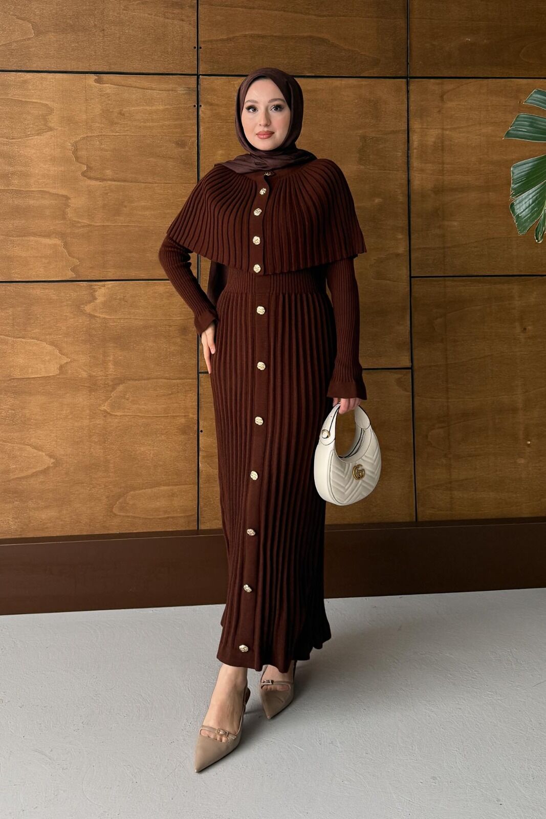 Düğme Detaylı Pelerinli Elbise Kahverengi